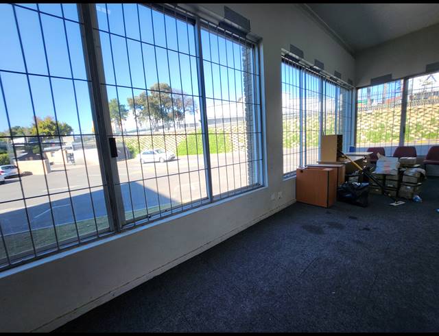 580M² WAREHOUSE TO LET IN HALFWAY GARDENS